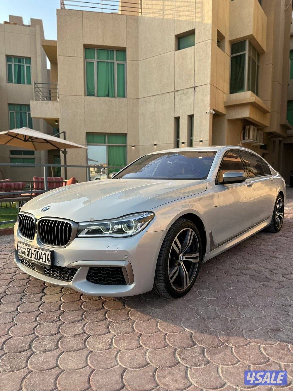 للبيع bmw760 li m موديل ٢٠١٧0