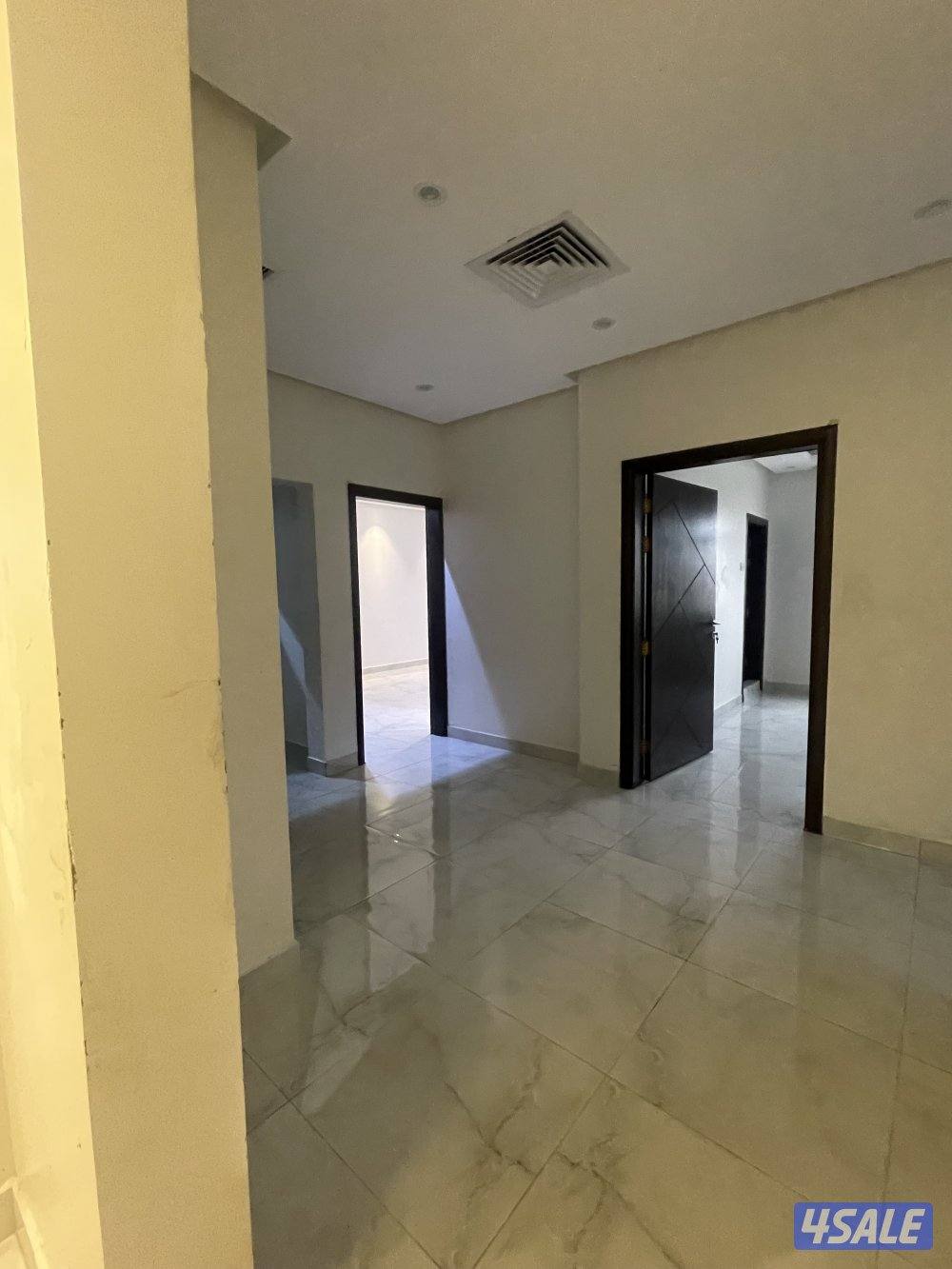 للإيجار شقه شبه جديده تكيف سنترال ثلاث غرف والصاله وغرفه خدمه2