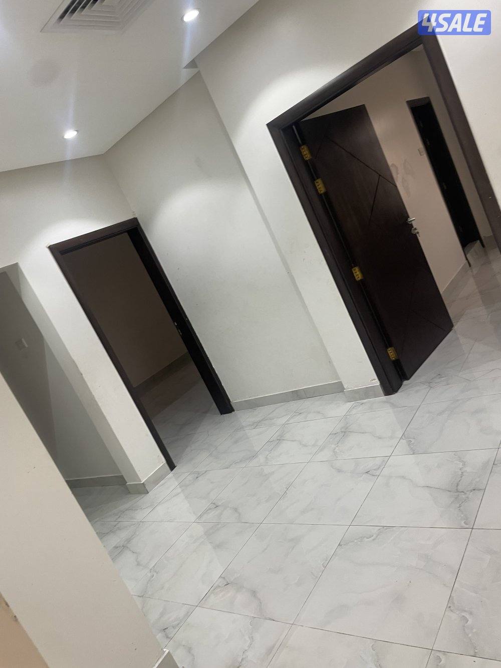 للإيجار شقه شبه جديده تكيف سنترال ثلاث غرف والصاله وغرفه خدمه5