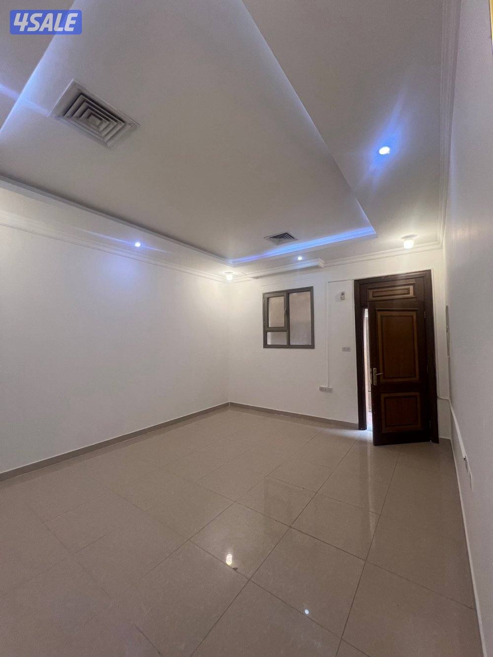 للايجار شقه ارضيه بالصباحيه مدخل منفصل عباره عن دور0