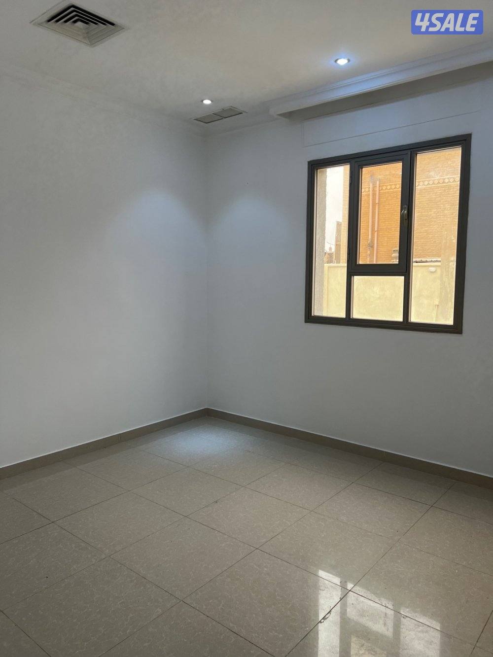 للايجار شقه ارضيه بالصباحيه مدخل منفصل عباره عن دور2