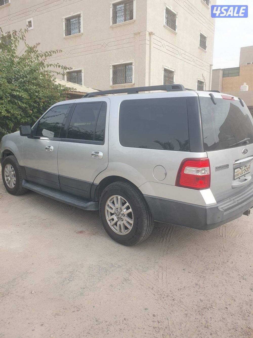 فورد اكسبديشن موديل ٢٠١٣شرط الفحص صبغ الوكاله تواير جديده ممشى ٢٨٩4