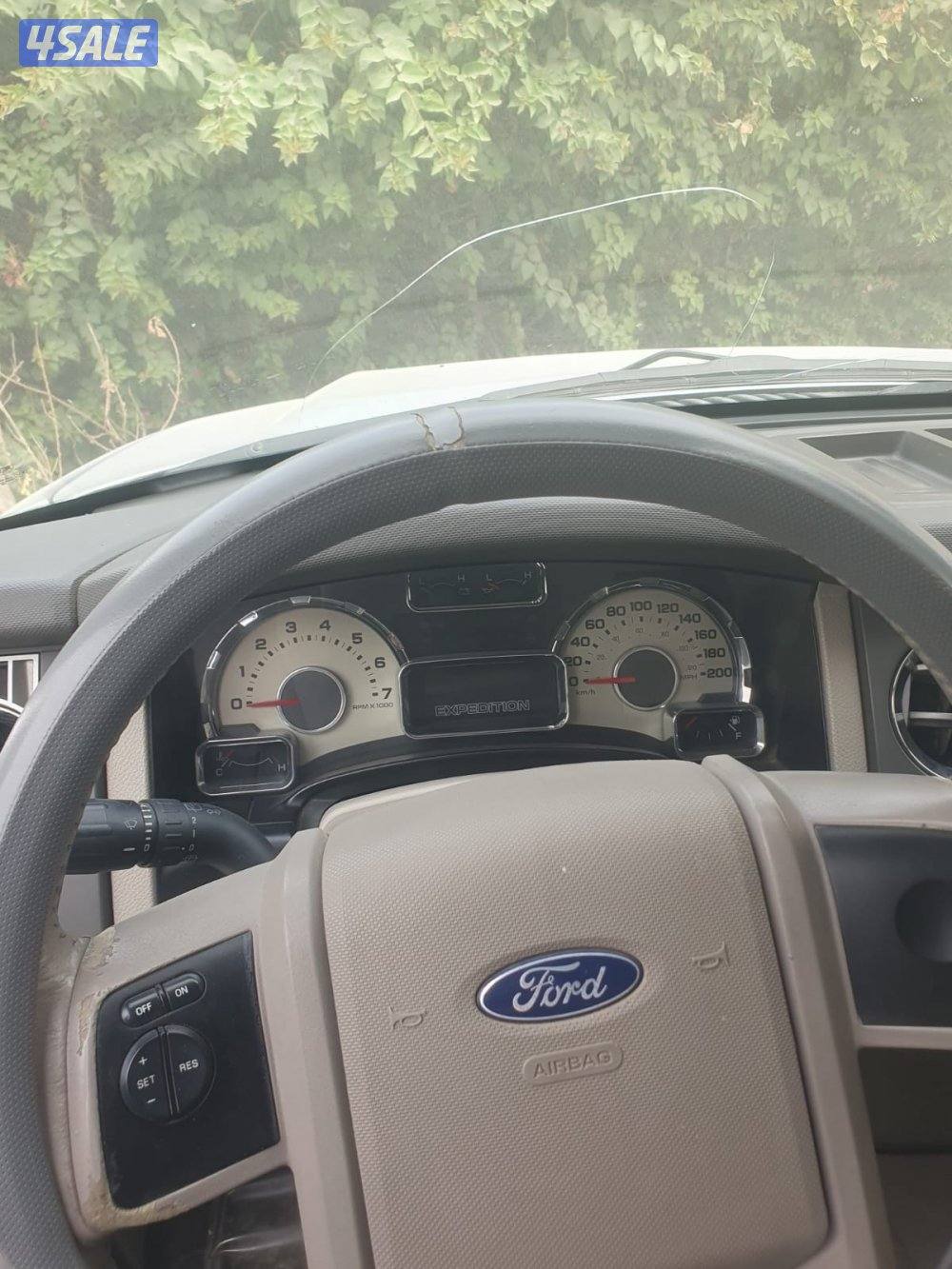 فورد اكسبديشن موديل ٢٠١٣شرط الفحص صبغ الوكاله تواير جديده ممشى ٢٨٩7
