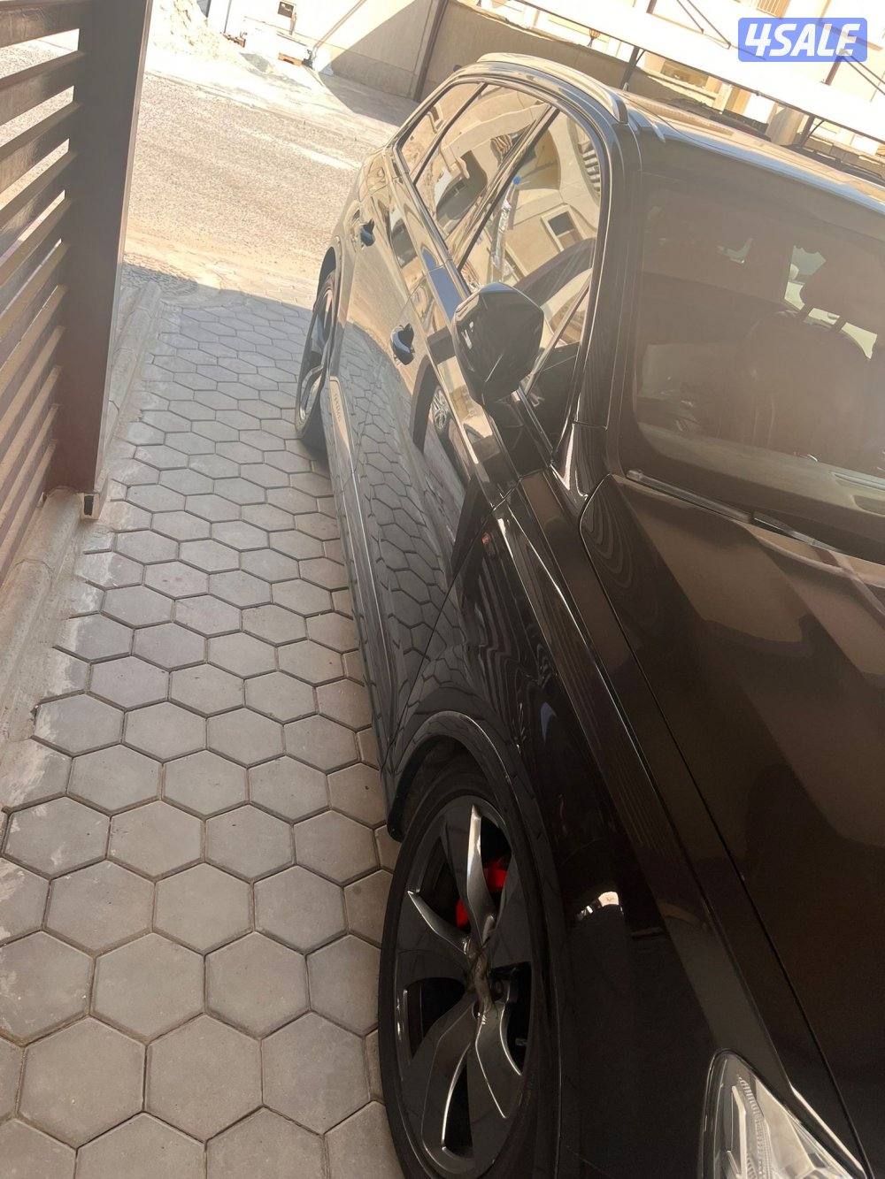 للبيع جيب اودي Q7 موديل 2016 اللون اسود0