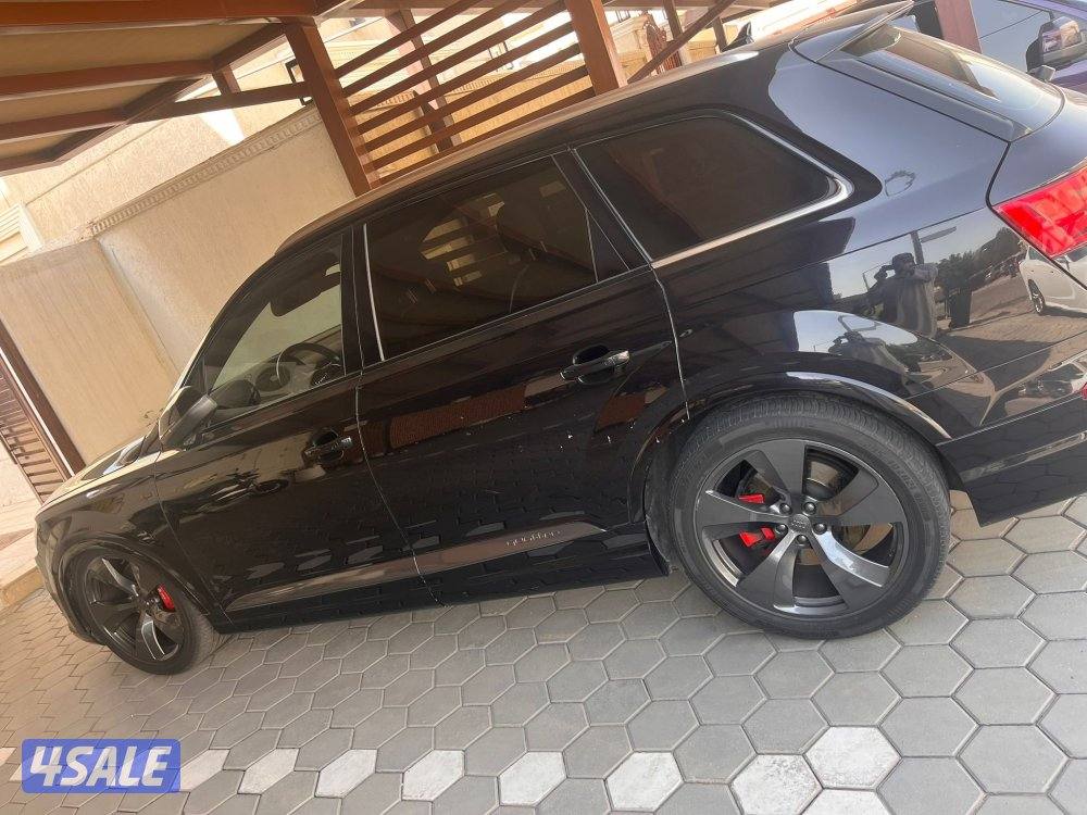 للبيع جيب اودي Q7 موديل 2016 اللون اسود3