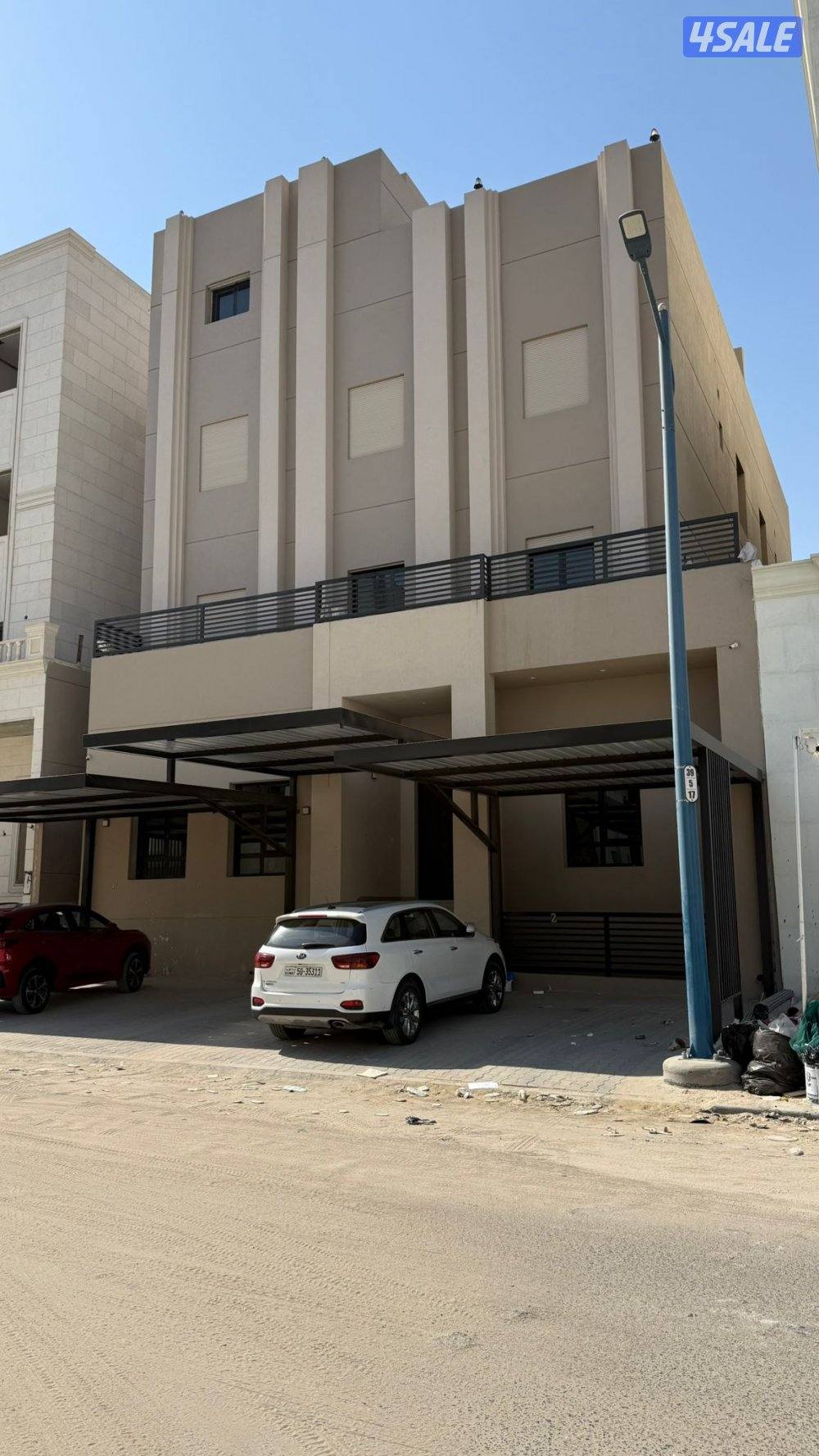 للبيع قسيمه بجنوب عبدالله المبارك بطن وظهر1