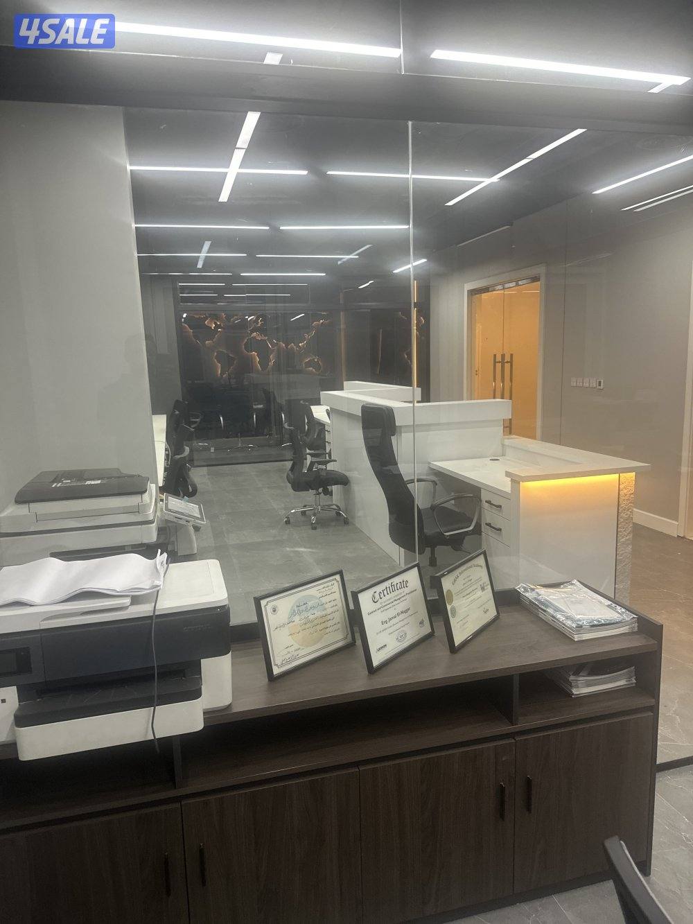 مكتب مؤثث لقطة موقع ممتاز بقلب سوق السالمية مساحة ١٢٠ متر فيو رائع0