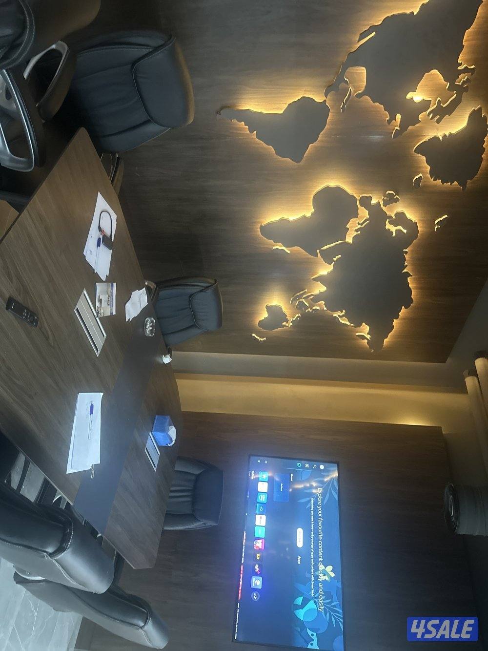 مكتب مؤثث لقطة موقع ممتاز بقلب سوق السالمية مساحة ١٢٠ متر فيو رائع4