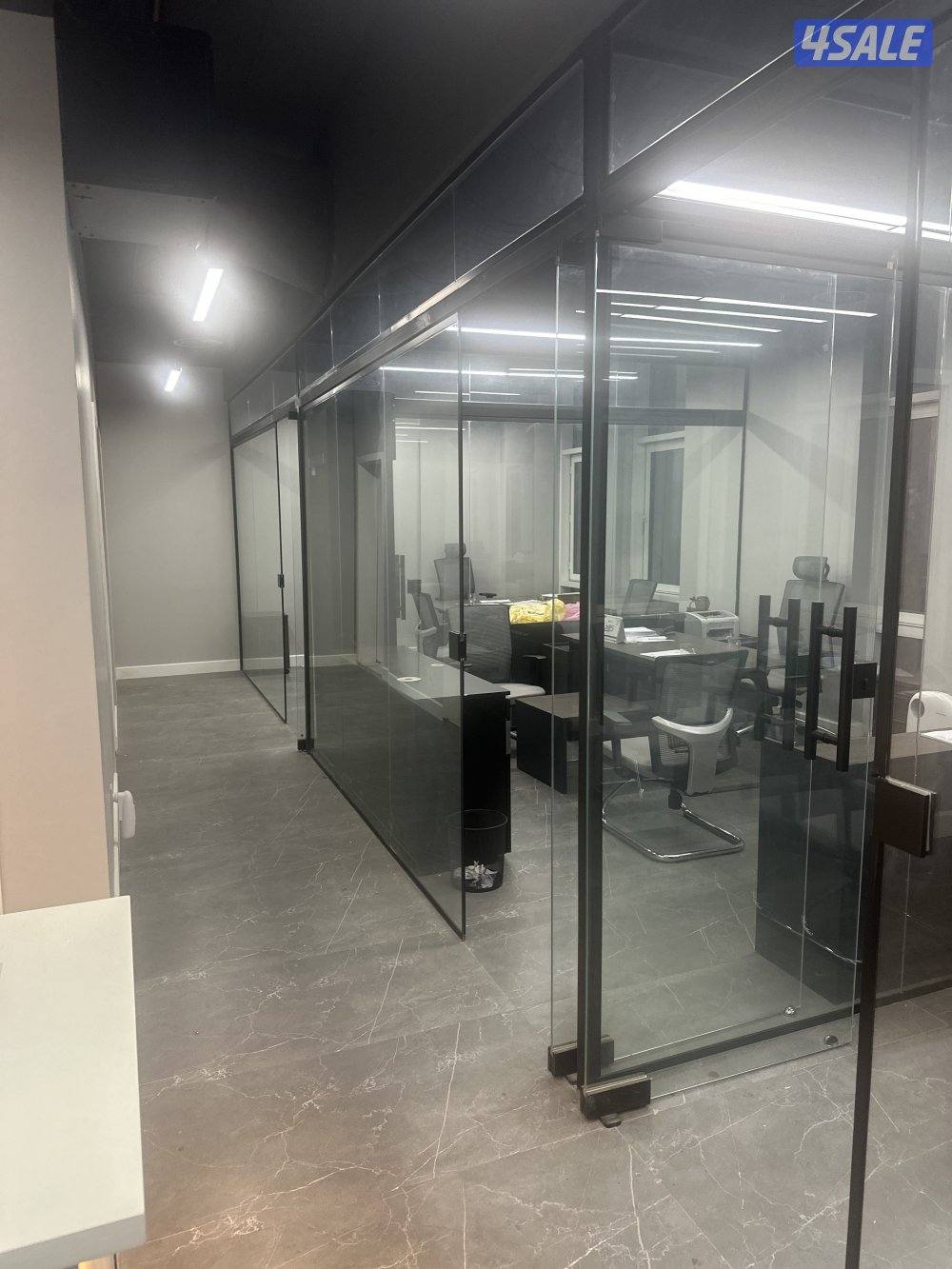 مكتب مؤثث لقطة موقع ممتاز بقلب سوق السالمية مساحة ١٢٠ متر فيو رائع6
