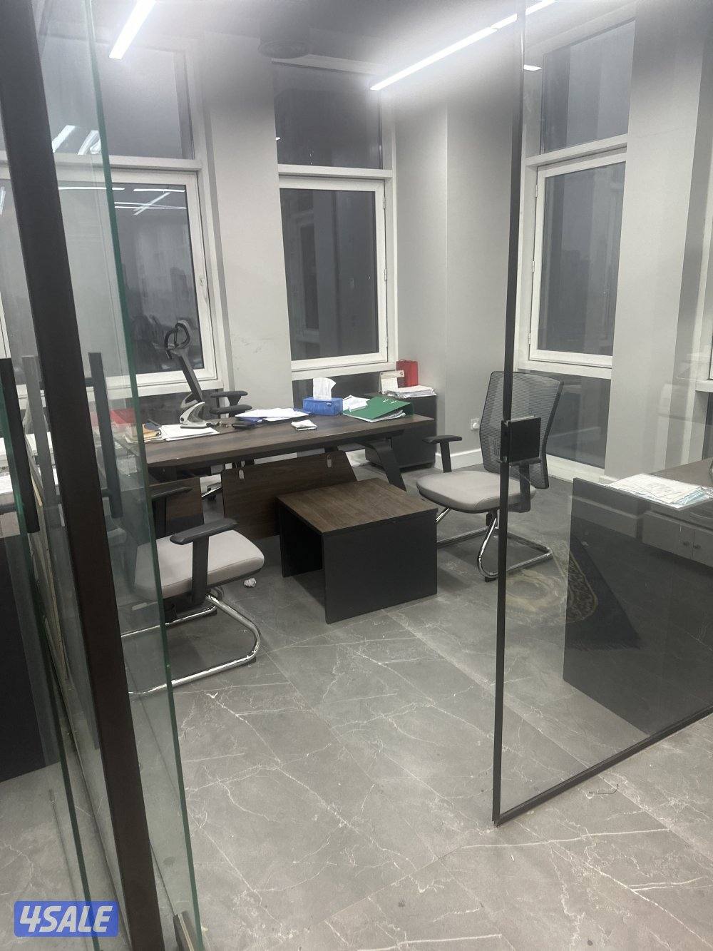 مكتب مؤثث لقطة موقع ممتاز بقلب سوق السالمية مساحة ١٢٠ متر فيو رائع8