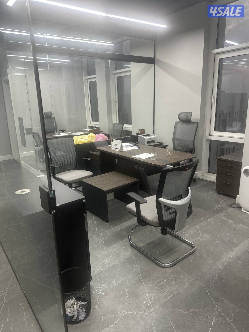 مكتب مؤثث لقطة موقع ممتاز بقلب سوق السالمية مساحة ١٢٠ متر فيو رائع9