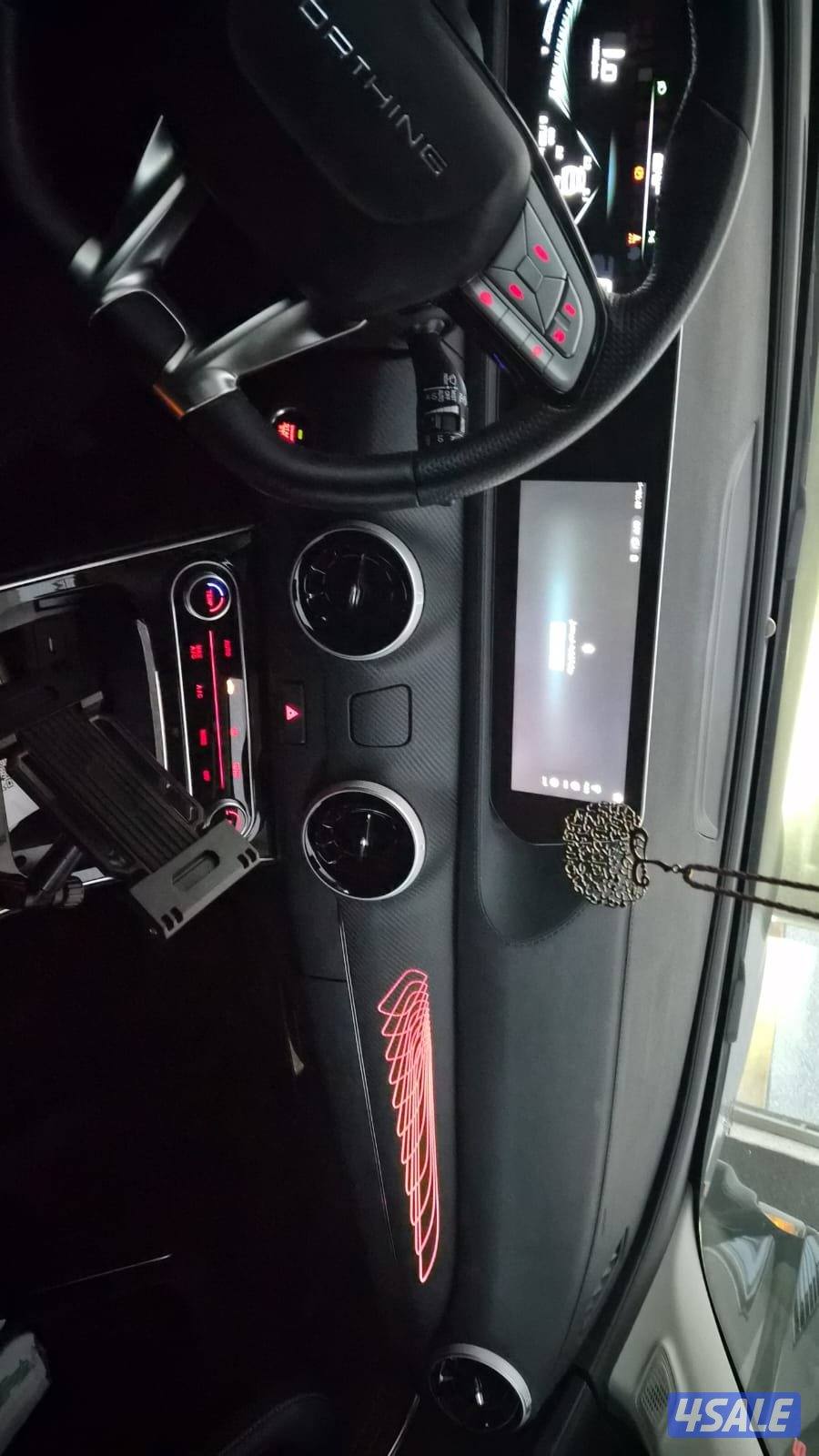 للبيع سيارة نظيفة جدا3