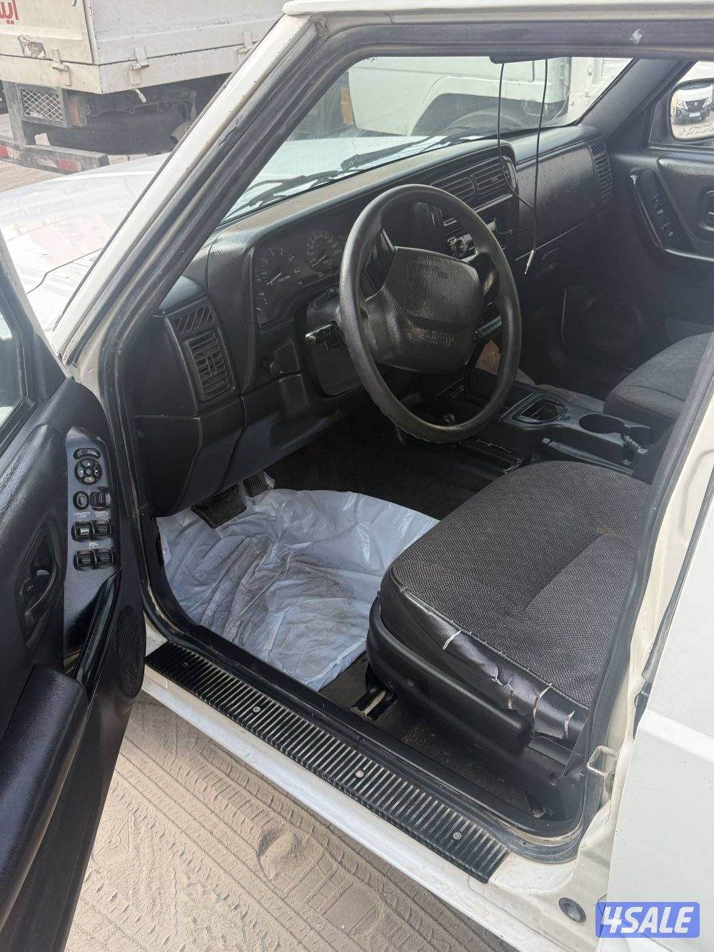 للبيع جيب شروكي 20006