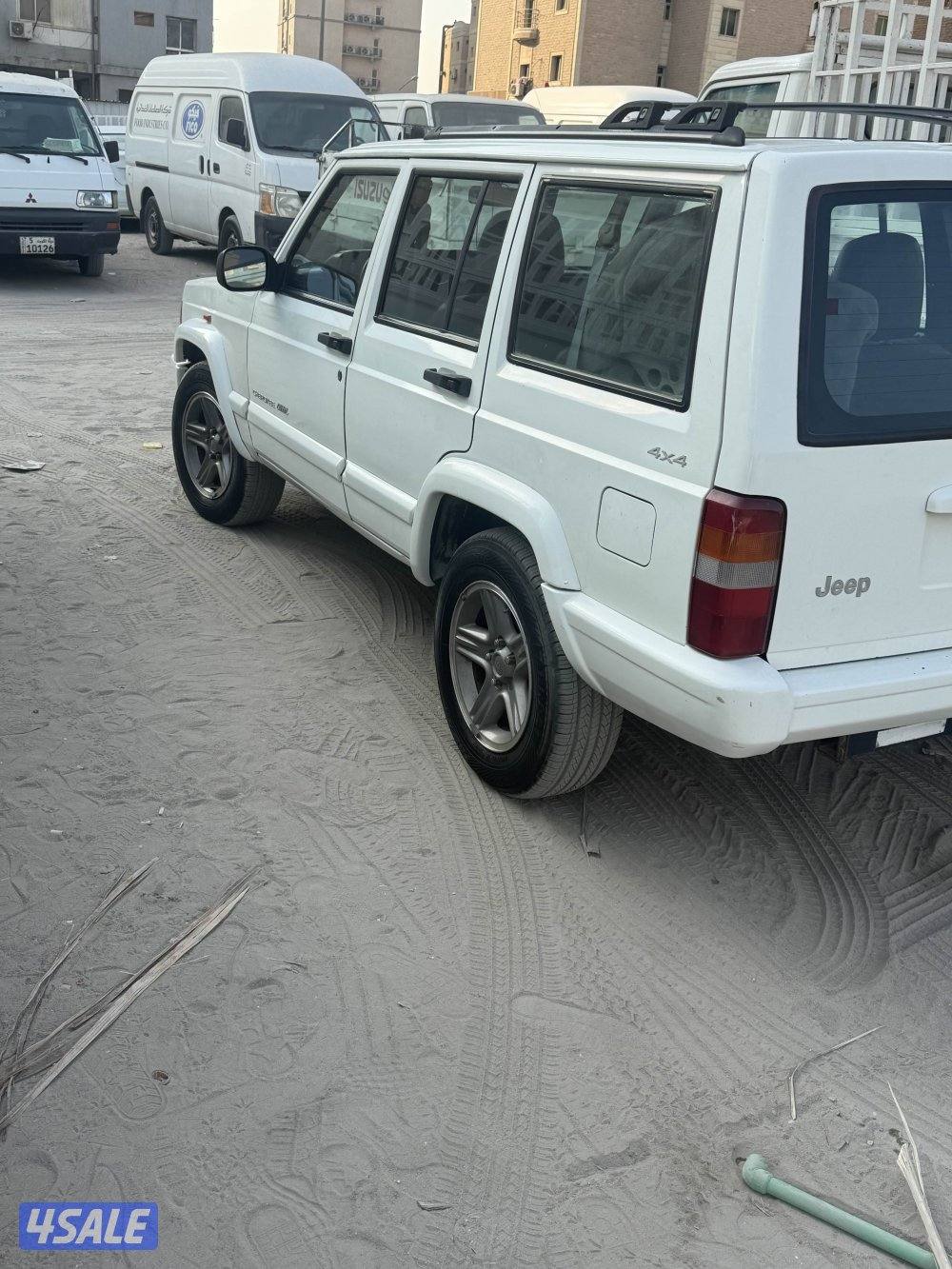 للبيع جيب شروكي 20009