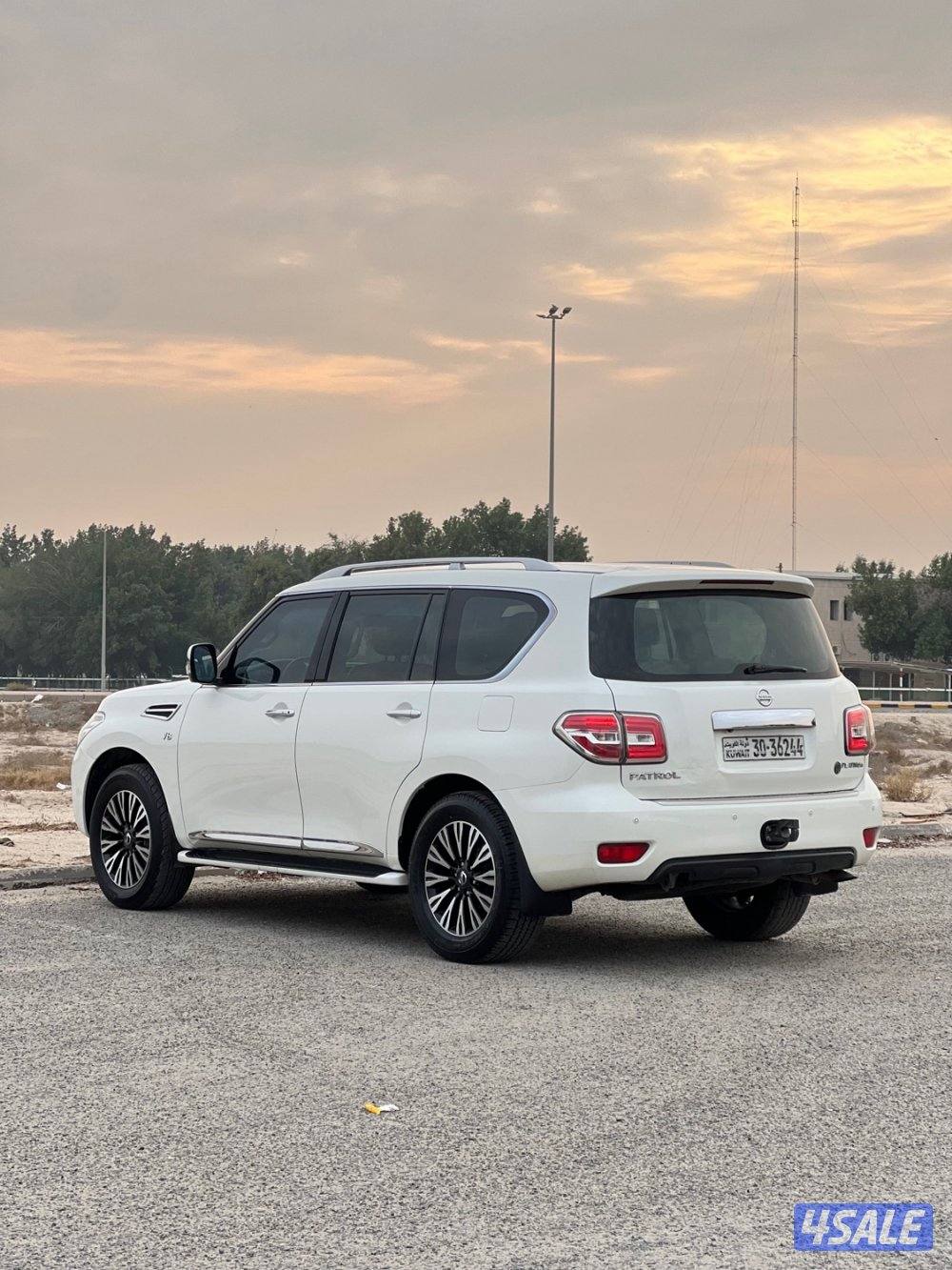 للبيع باترول 2014 بلاتنيوم 320 الفل ماشي 2571