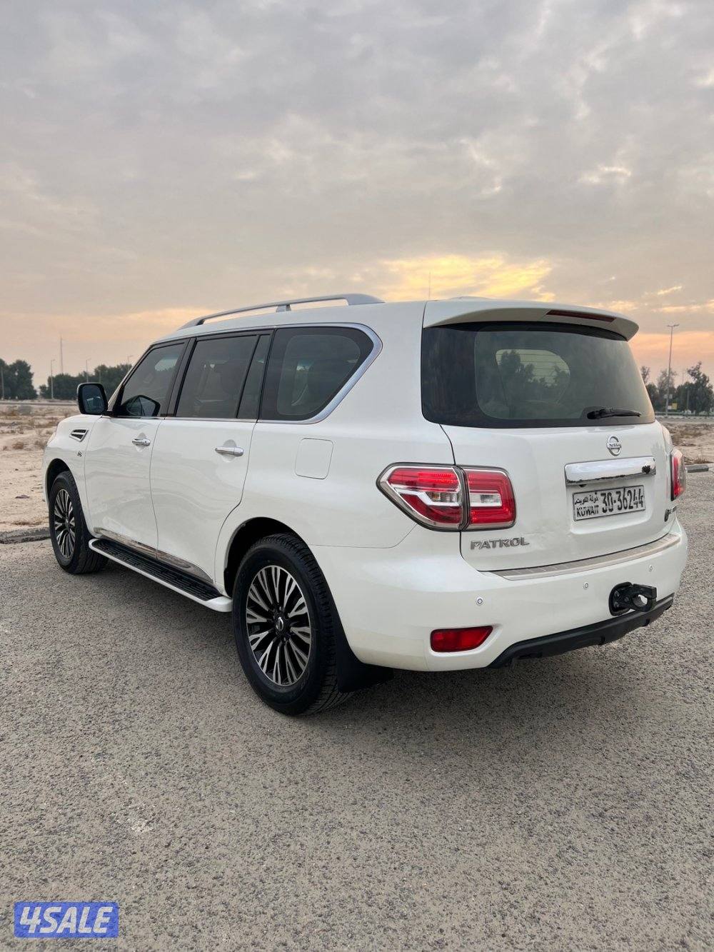 للبيع باترول 2014 بلاتنيوم 320 الفل ماشي 2573