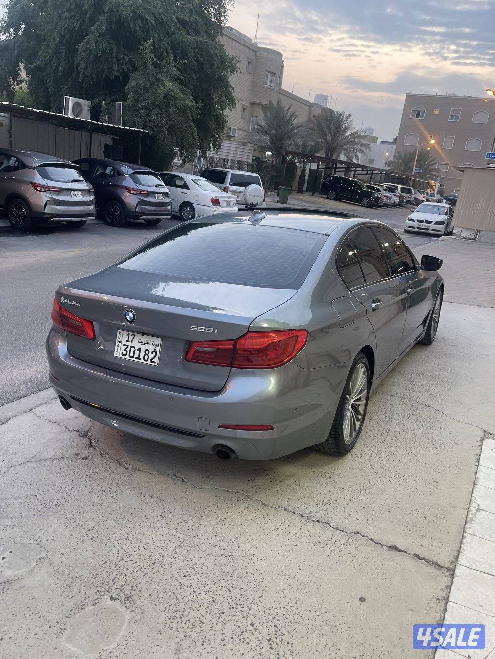 للبيع BMW 520i 2020 صبغ الوكالة4