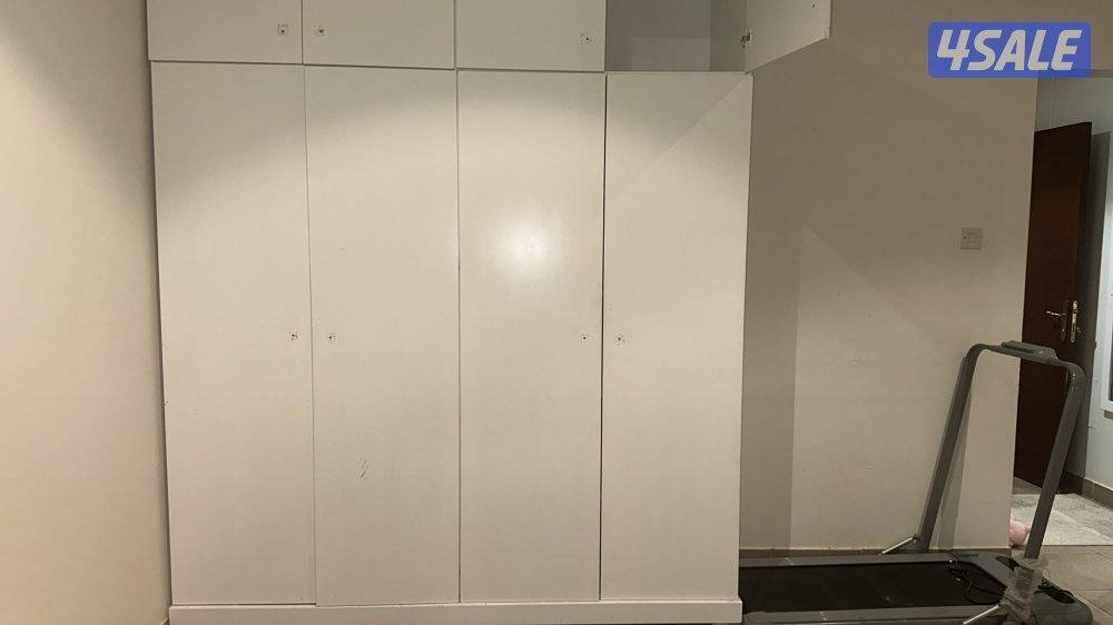 للبيع كبت اربع ابواب مخازن نظيف ابيض نجارة محليه1