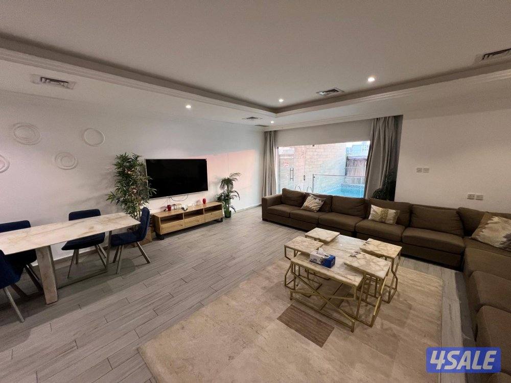 للايجار شاليه صف اول عقد سنوي 6غرف ماستر4