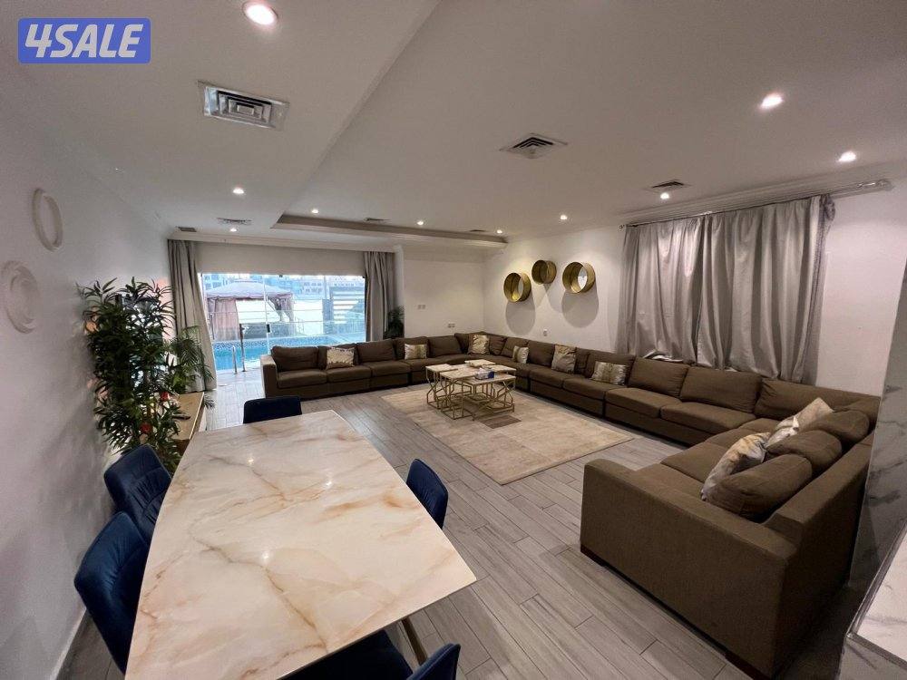 للايجار شاليه صف اول عقد سنوي 6غرف ماستر5