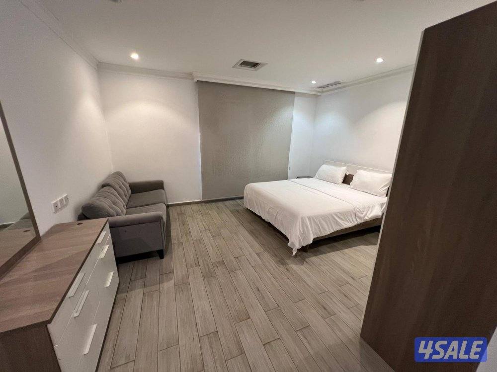 للايجار شاليه صف اول عقد سنوي 6غرف ماستر9