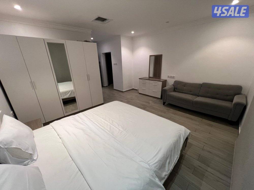 للايجار شاليه صف اول عقد سنوي 6غرف ماستر8