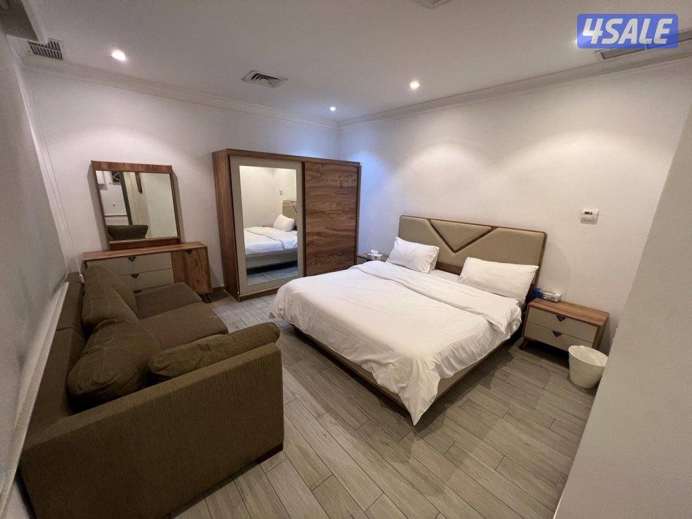 للايجار شاليه صف اول عقد سنوي 6غرف ماستر11