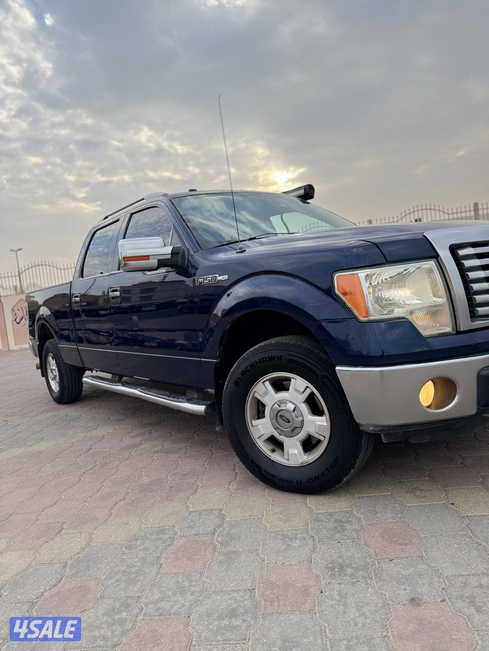 للبيع وانيت فورد F-150 بحالة نادرة2