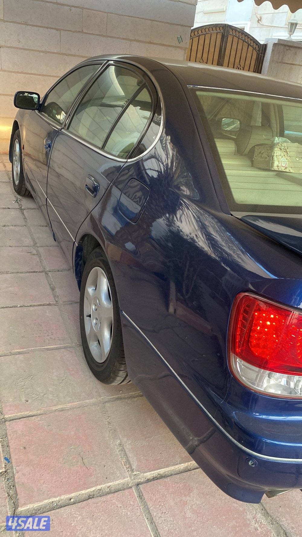 للبيع لكزس GS300 موديل 2000 ماشي 275 ألف كيلو0