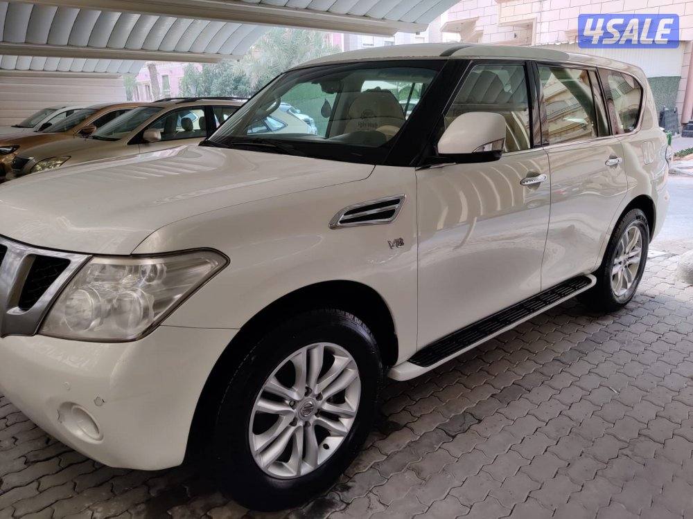 للبيع باترول 2013 SE ٦ سلندر كشنات جلد فتحة شاشات خلفية رنقات ٢٠1