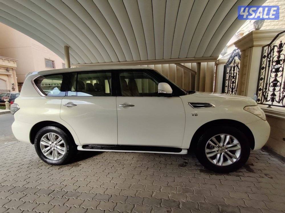 للبيع باترول 2013 SE ٦ سلندر كشنات جلد فتحة شاشات خلفية رنقات ٢٠3