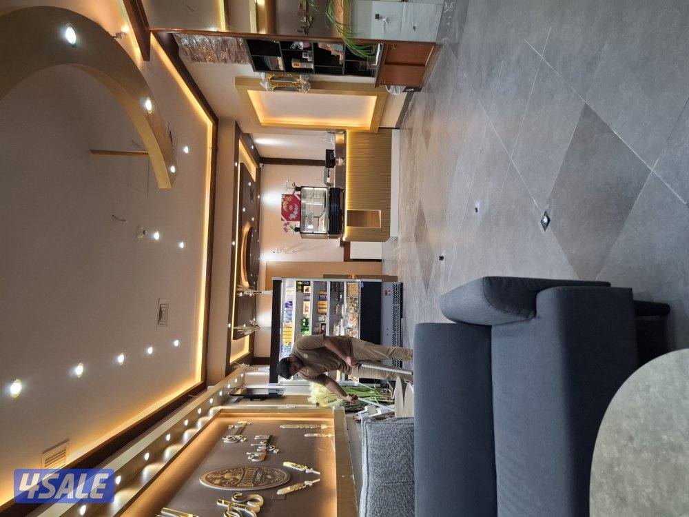 للبيع للمقيمين او مواطنين كوفي شوب في السالميه شارع سالم المبارك مساحة2