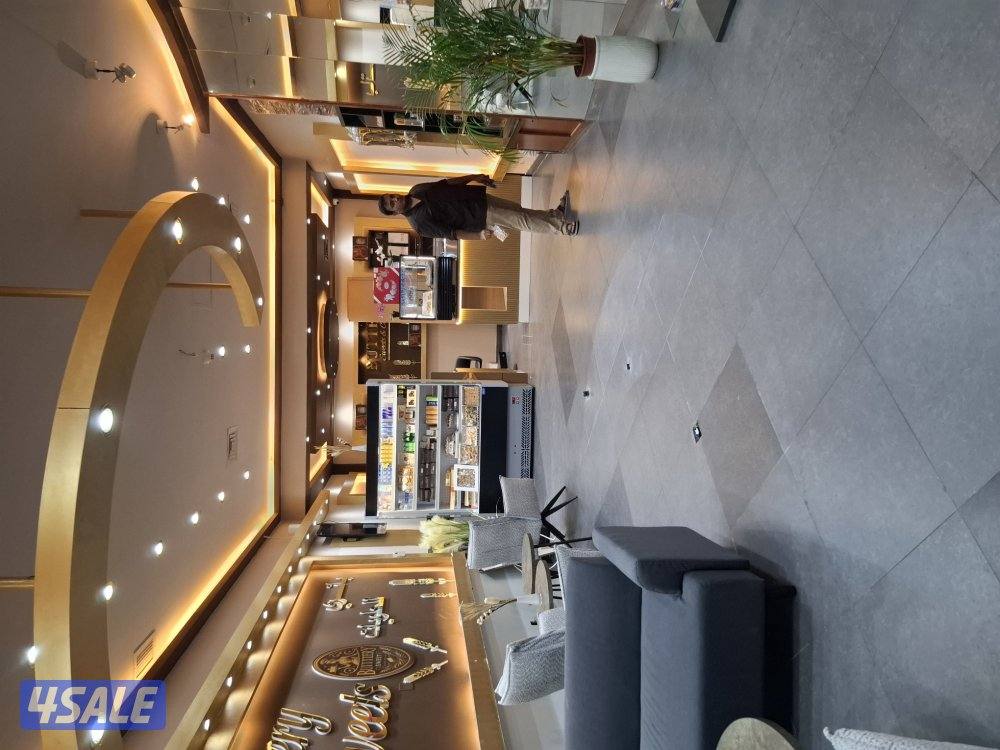 للبيع للمقيمين او مواطنين كوفي شوب في السالميه شارع سالم المبارك مساحة3