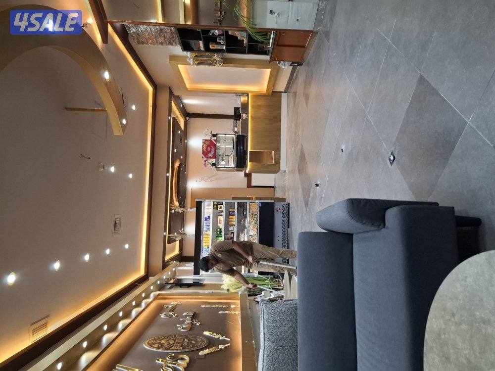 للبيع للمقيمين او مواطنين كوفي شوب في السالميه شارع سالم المبارك مساحة5