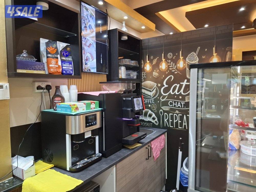 للبيع للمقيمين او مواطنين كوفي شوب في السالميه شارع سالم المبارك مساحة8