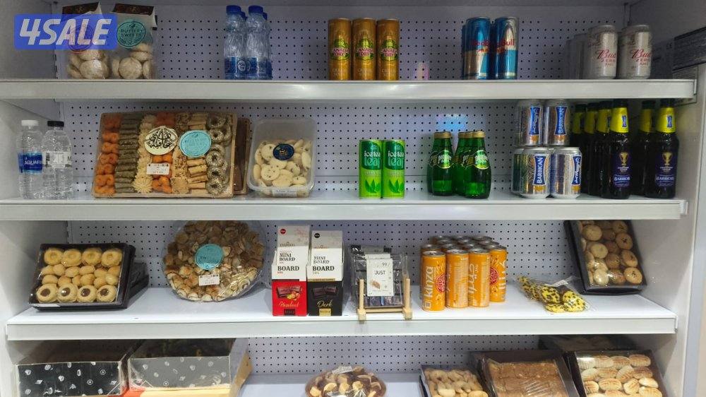 للبيع للمقيمين او مواطنين كوفي شوب في السالميه شارع سالم المبارك مساحة11