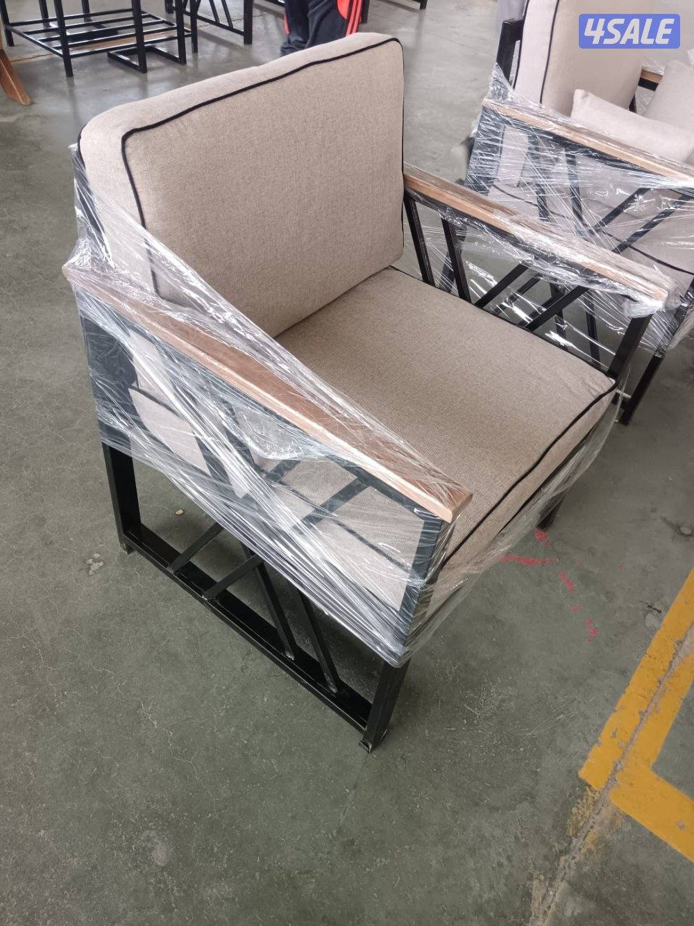 يوجد لدينا كراسي حدائق0