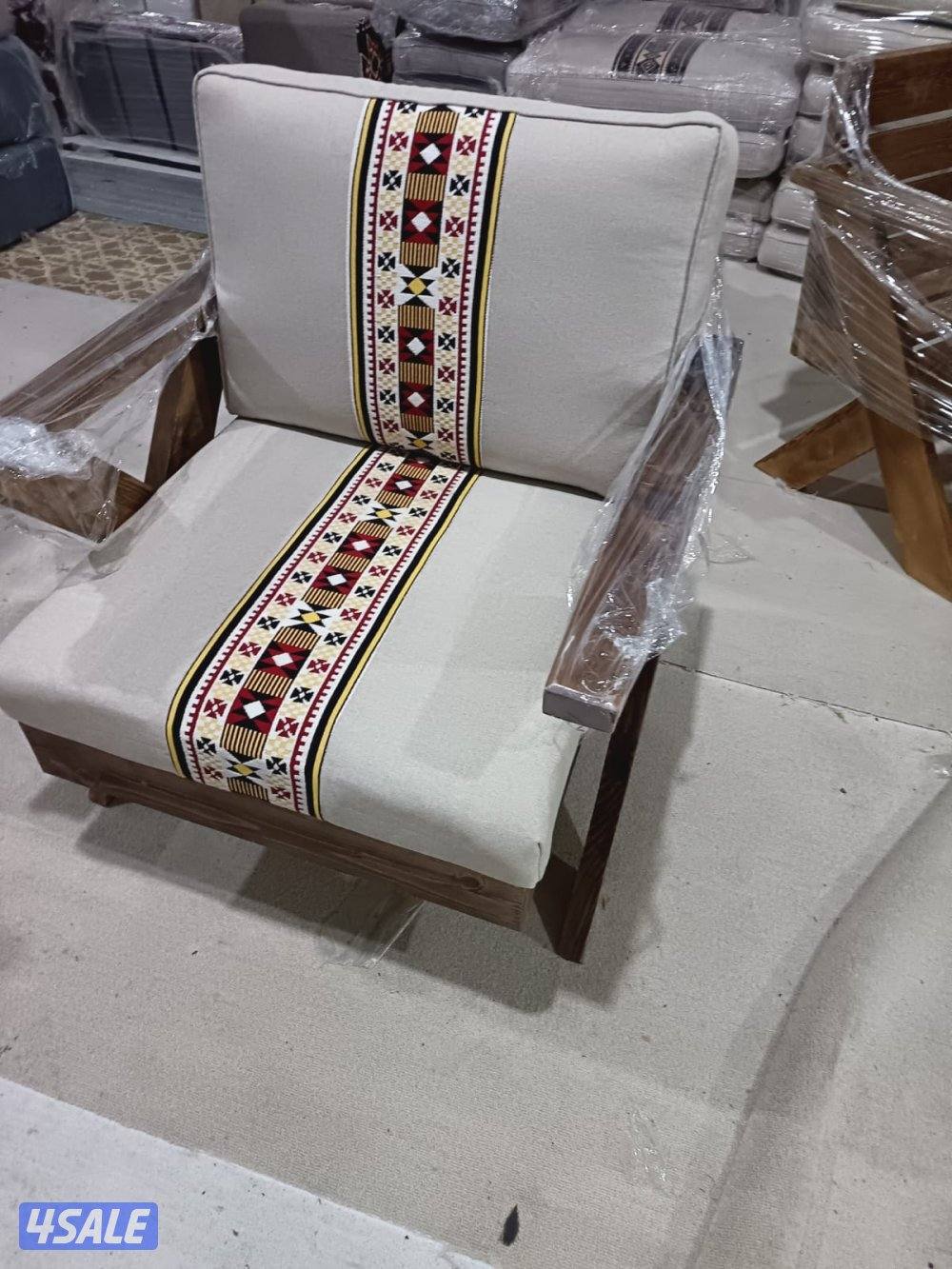 يوجد لدينا كراسي حدائق1