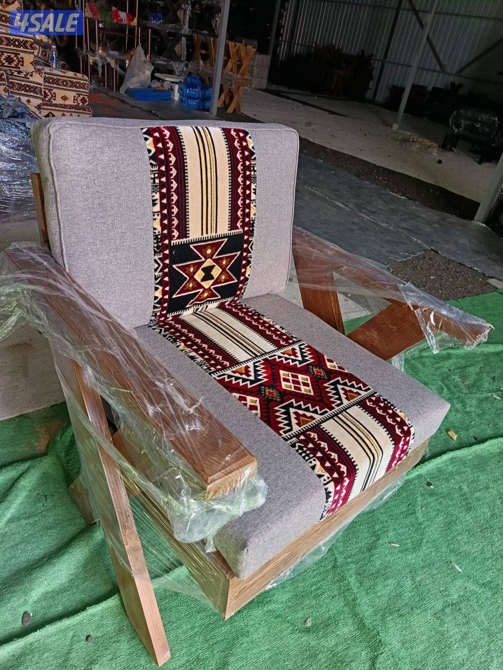 يوجد لدينا كراسي حدائق2