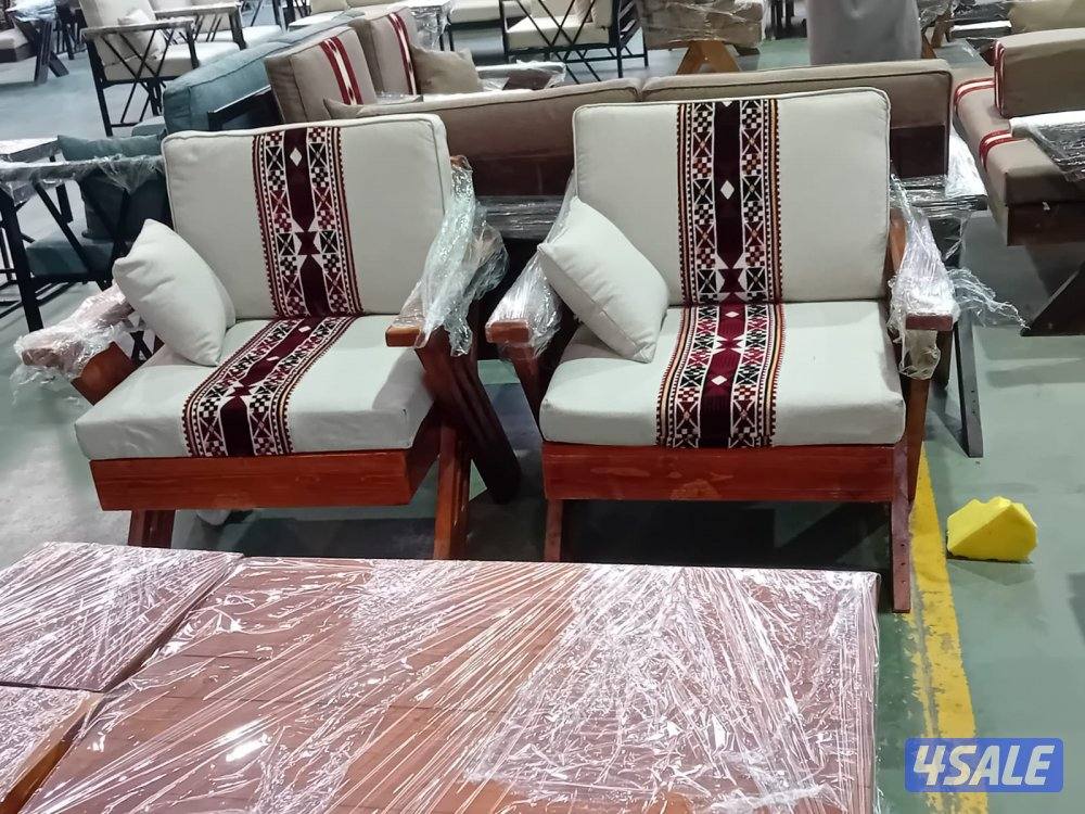 يوجد لدينا كراسي حدائق4