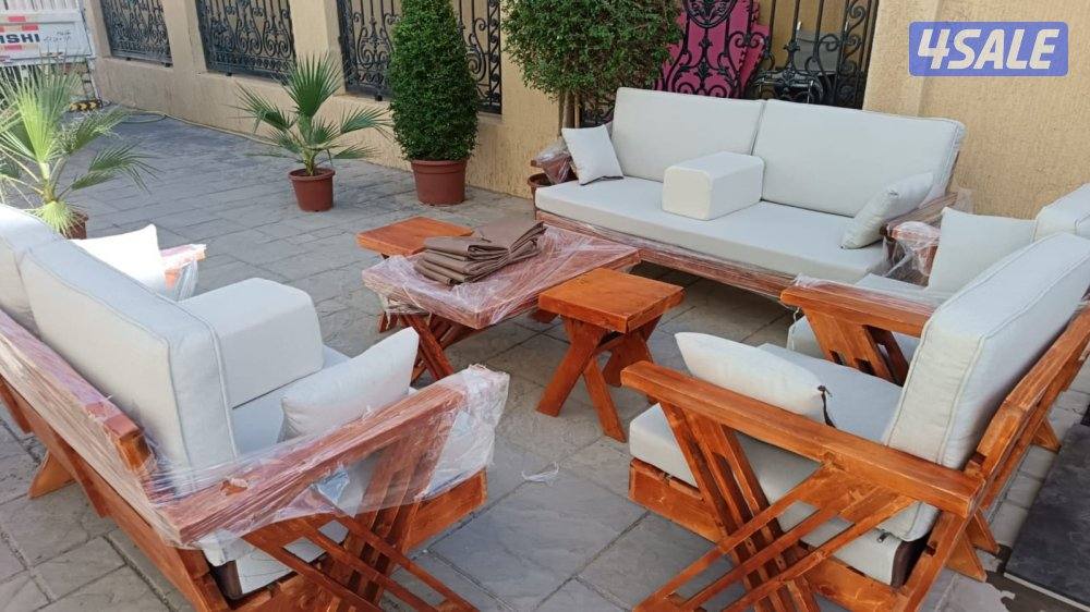 يوجد لدينا كراسي حدائق5