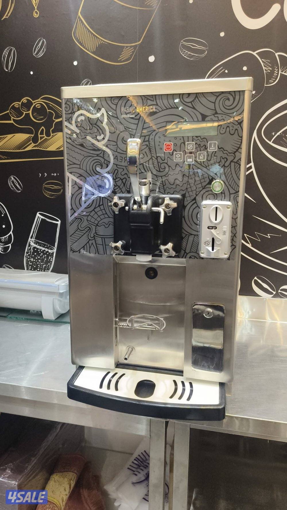 للبيع مكينة آيس كريم أمريكية الصنع جديدة استعمال خفيف1