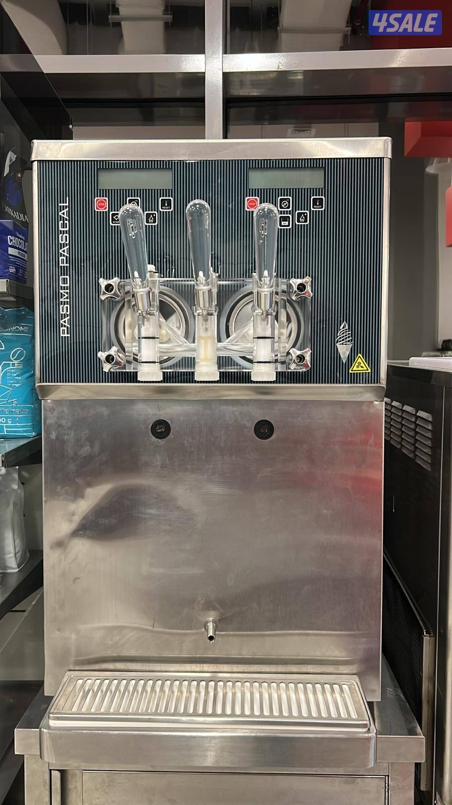 للبيع مكينة آيس كريم أمريكية الصنع جديدة استعمال خفيف3