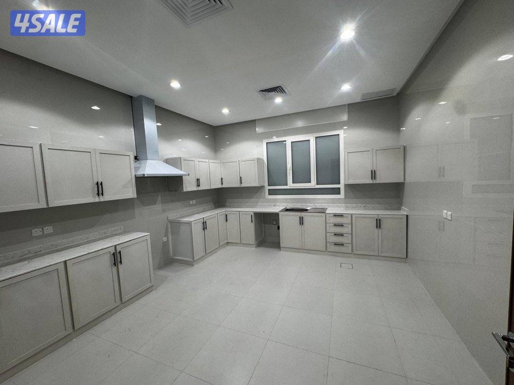 للبيع قسيمه جديده خالصه جميع الاوراق الصليبخات0