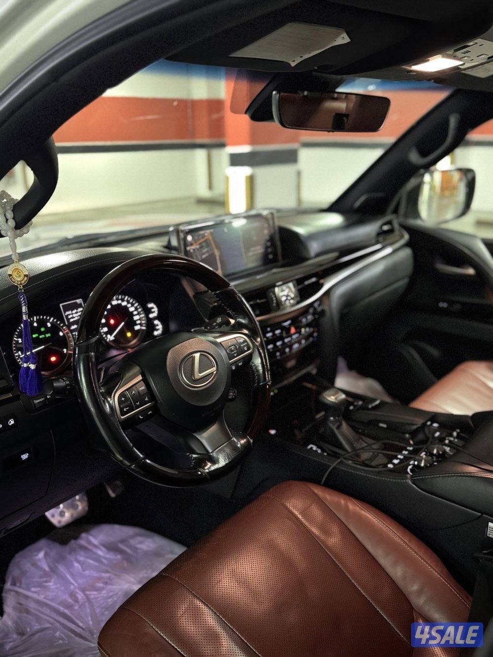 جيب لكزس  20174