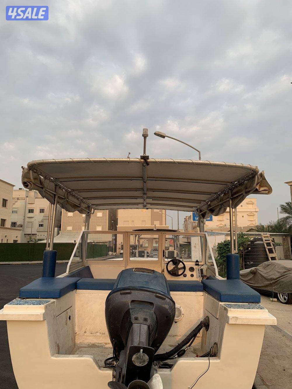 للبيع عماني 20 قدم مكينه 2004