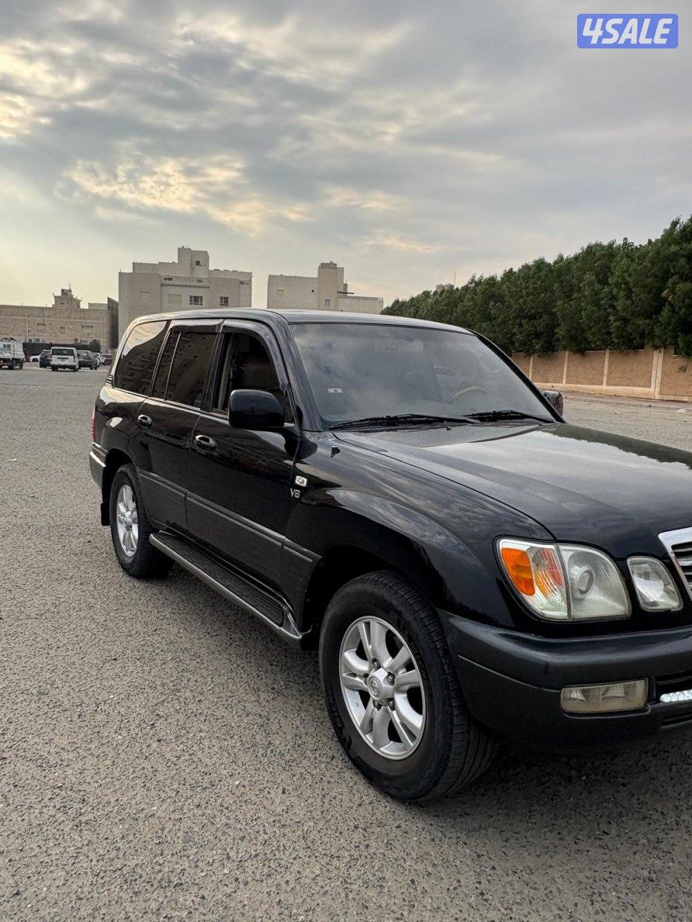 للبيع جيب لكزس موديل ٢٠٠٣ عداد١٠٠ شرط الفحص3