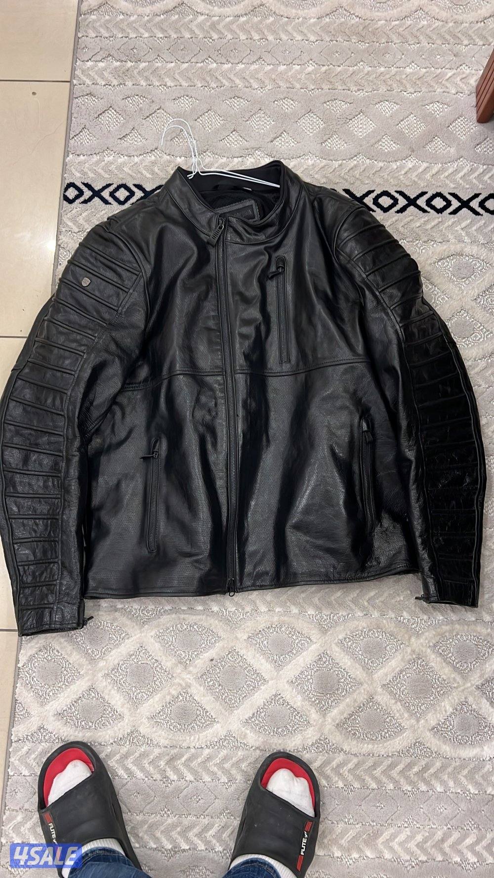 خوذ بحاله ممتاز جاكيت هارلي اصلي بحاله ممتازه1