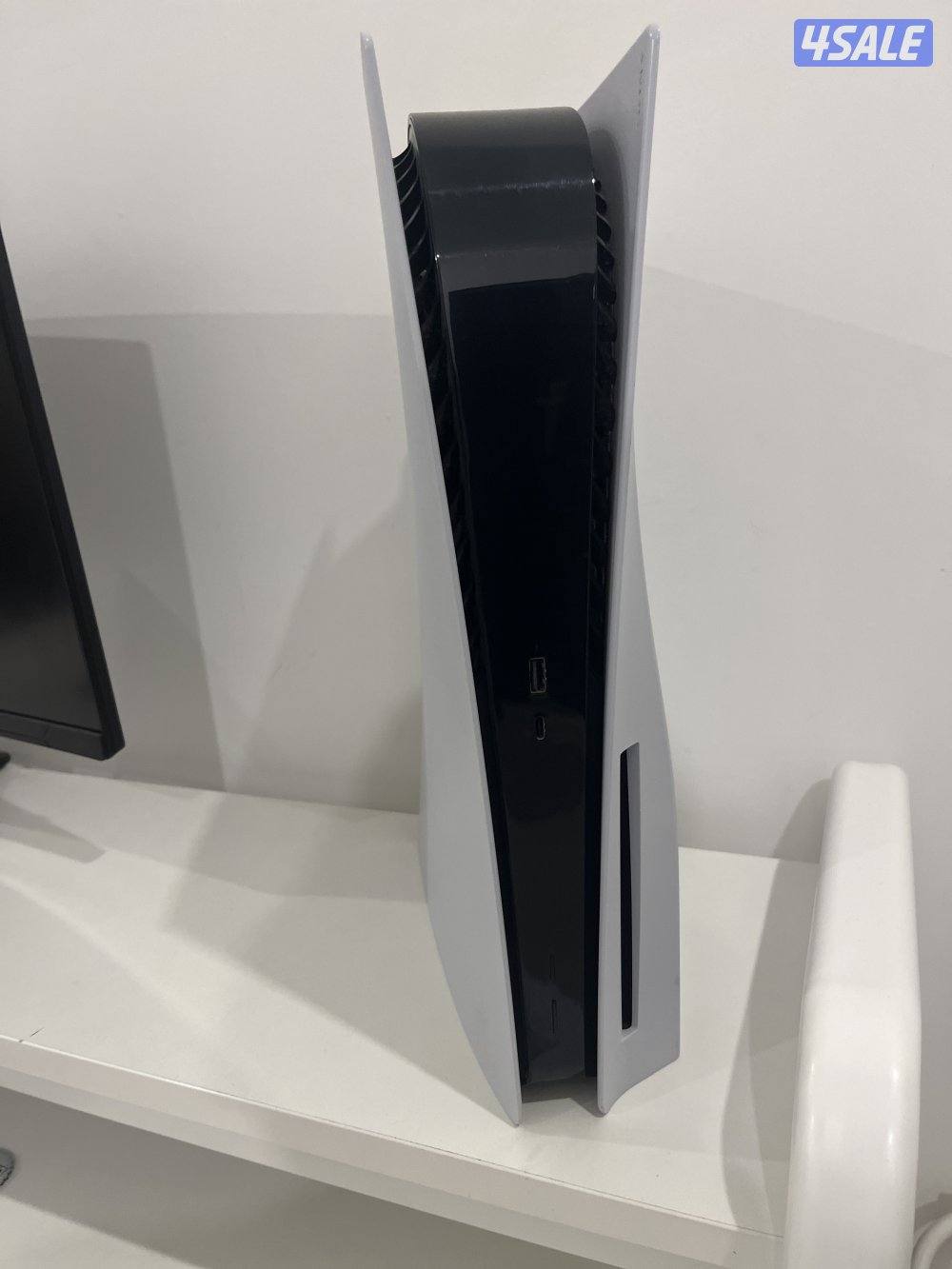 PS5 للبيع ستاندر (يبلع CD) حاله ممتازه0