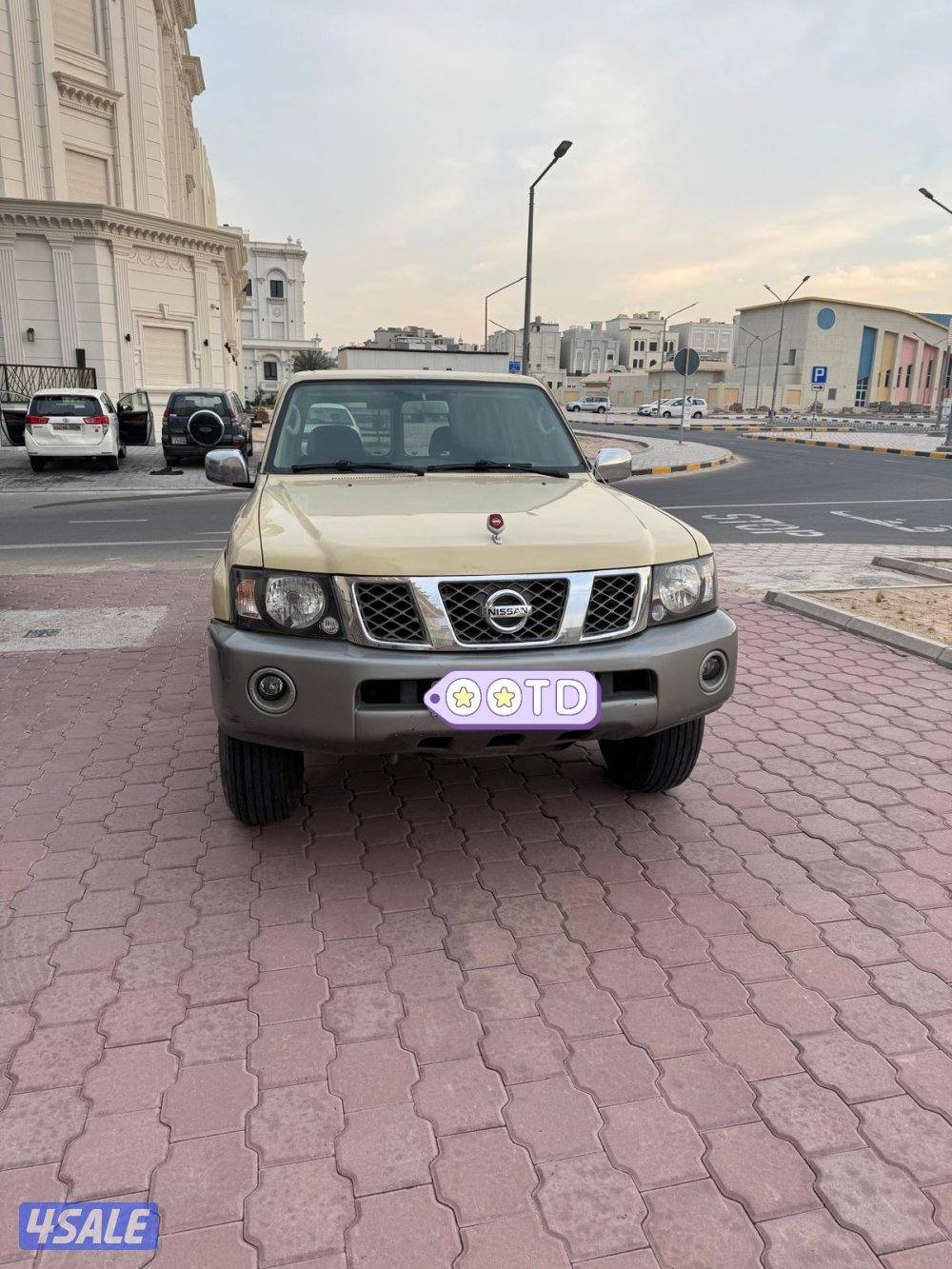 للبيع نيسان باترول فتك قير عادى بحاله ممتازه ماشى ٣٣٤٠٠٠ كم0